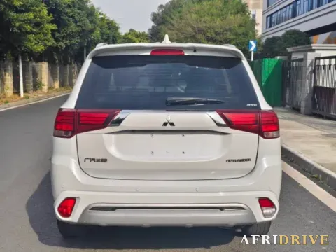 2021 Mitsubishi Outlander 4