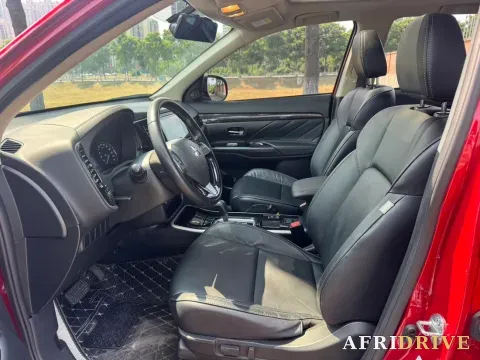 2019 Mitsubishi Outlander 4