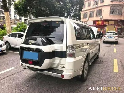 2018 Mitsubishi Pajero 2