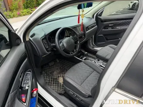 2021 Mitsubishi Outlander 4
