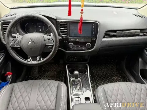 2021 Mitsubishi Outlander 7