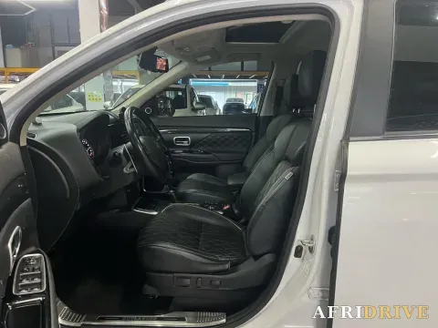 2020 Mitsubishi Outlander 4