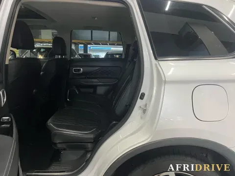 2020 Mitsubishi Outlander 5