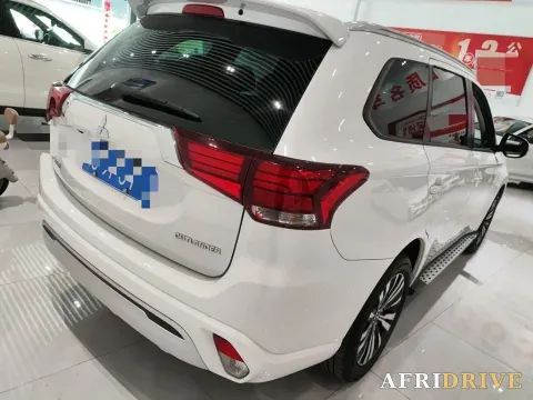 2021 Mitsubishi Outlander 2