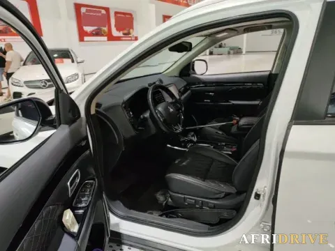 2021 Mitsubishi Outlander 5