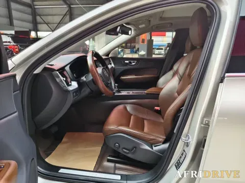 2020 Volvo XC60 8