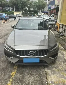 2022 Volvo S60 2