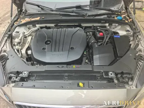 2022 Volvo S60 13