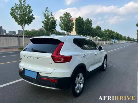 2021 Volvo XC40 2