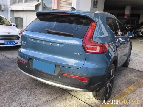 2023 Volvo XC40 2