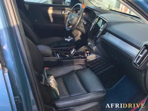 2023 Volvo XC40 3