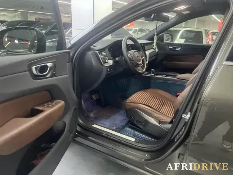 2022 Volvo XC60 2