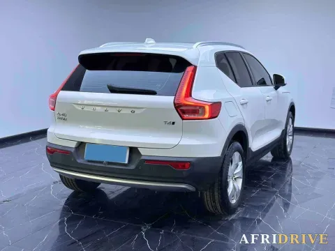 2021 Volvo XC40 4