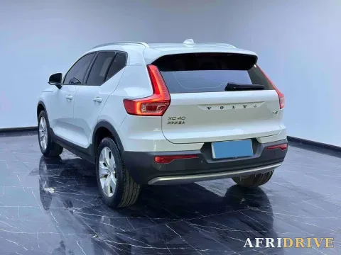 2021 Volvo XC40 6