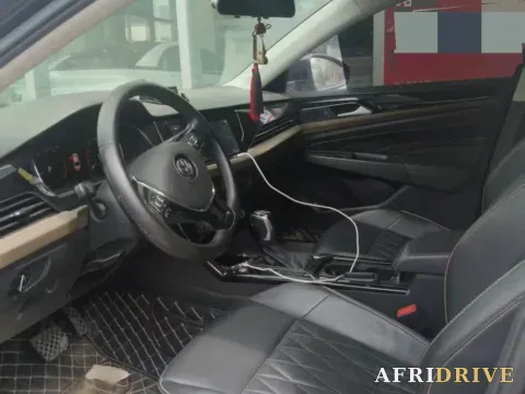 2019 Volvo V40 6