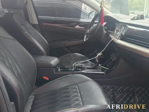 2019 Volvo V40 7