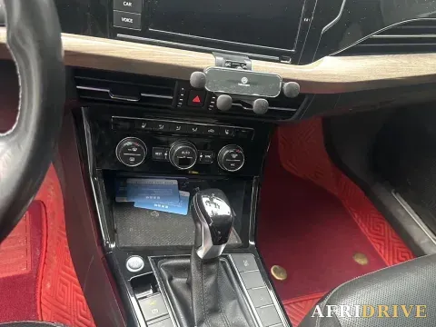 2019 Volvo V40 5