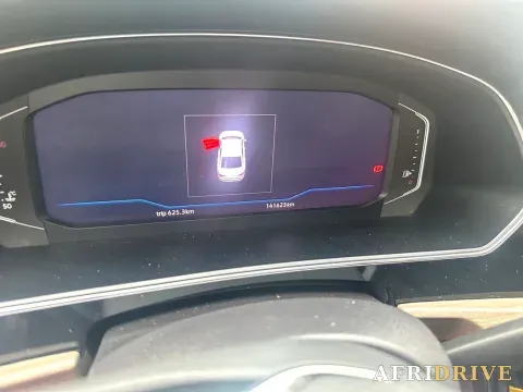 2019 Volvo V40 9