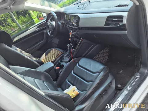 2019 Jeep Cherokee 8