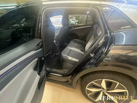 2022 Neta S 8