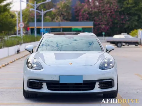 2019 Porsche Panamera 2