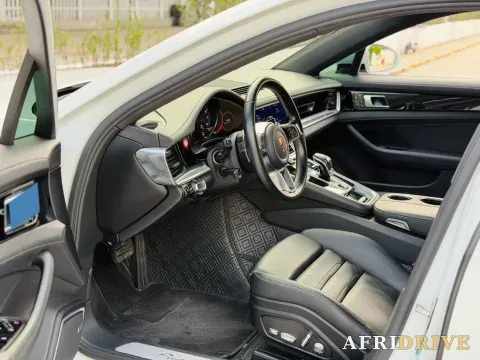 2019 Porsche Panamera 6