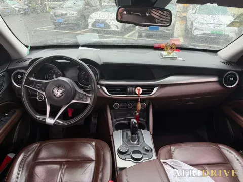 2017 Jaguar XE 4