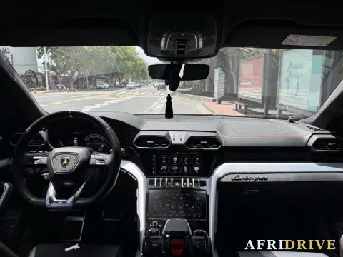 2021 Lamborghini Urus 6