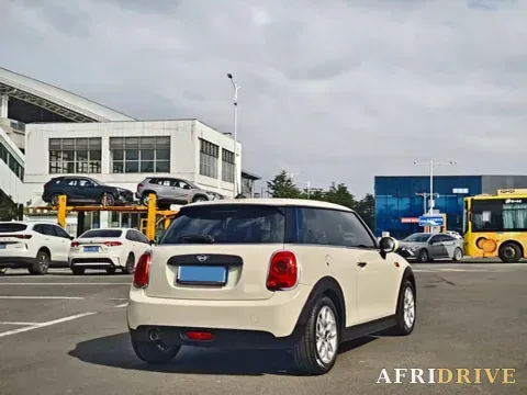 2019 MINI MINI 7