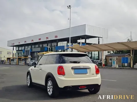 2019 MINI MINI 9