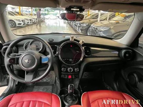 2021 MINI MINI 8