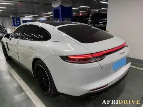 2023 Porsche Panamera 2