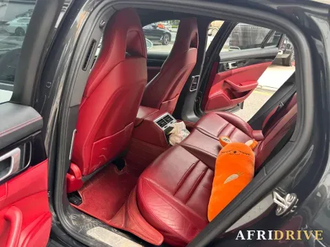 2019 Porsche Panamera 4