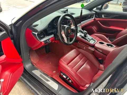 2019 Porsche Panamera 6