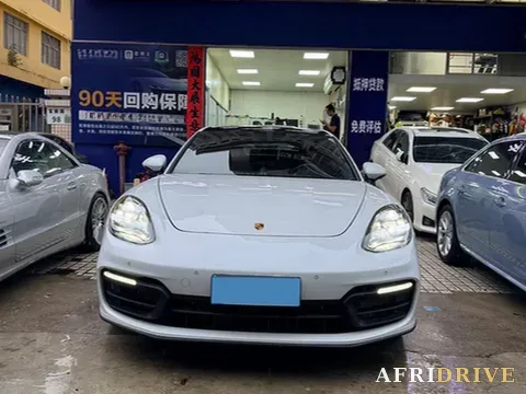 2023 Porsche Panamera 2