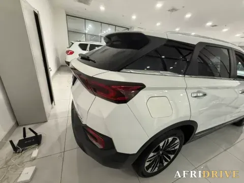 2020 Bestune T77 3