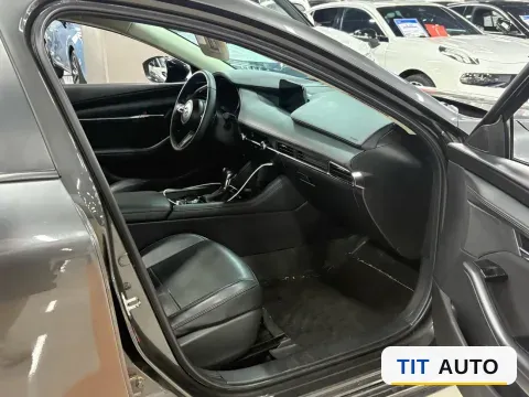 2021 Mazda 3 Axela 4