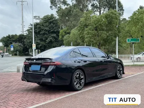 2025 BMW 5 Series 4