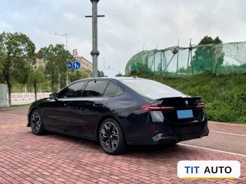 2025 BMW 5 Series 5