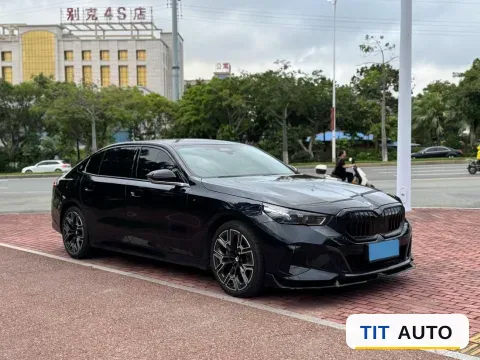 2025 BMW 5 Series 7
