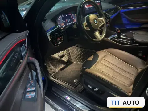 2021 BMW 5 Series 4