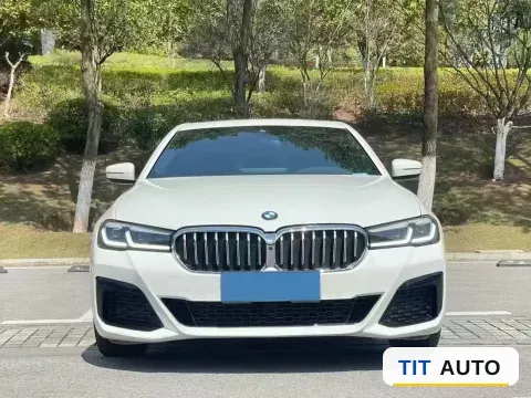 2022 BMW 5 Series 2