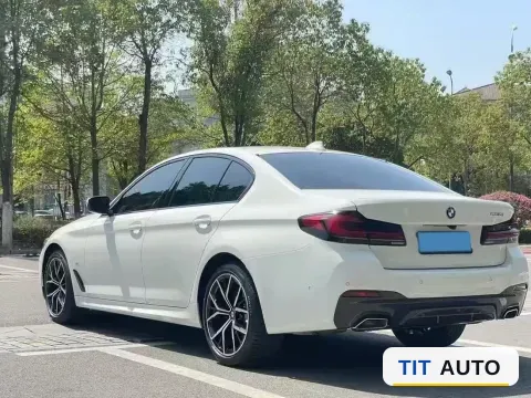 2022 BMW 5 Series 4