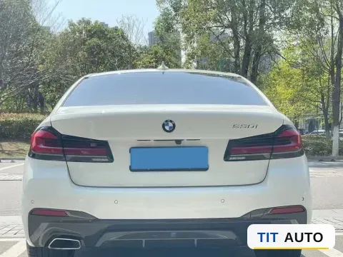 2022 BMW 5 Series 6