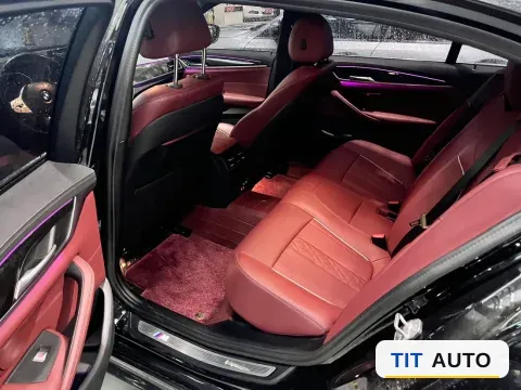 2022 BMW 5 Series 2