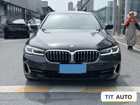 2022 BMW 5 Series 2