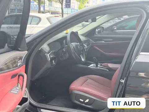 2022 BMW 5 Series 4