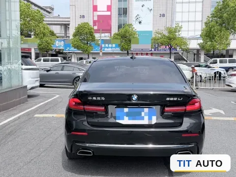 2022 BMW 5 Series 10