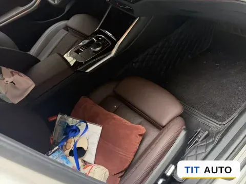 2022 Tesla Model Y 5