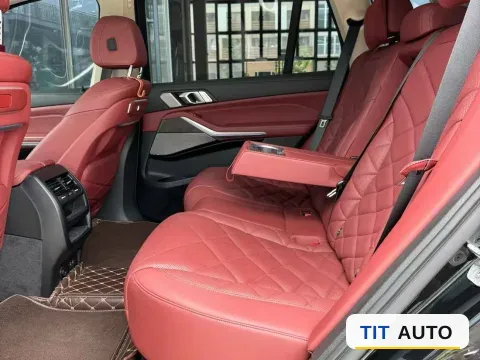 2022 BMW X5 8
